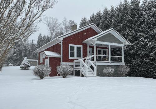 The Farmhouse at Wolfehaven in Asheville, USA