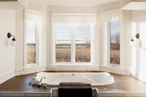 Fox Lane - Prince Edward County Farmhouse ST-2025-0098 in Warings Corner (ON)
