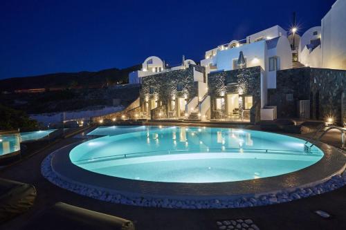 Hotiday Santorini Oia - image 2