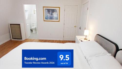 King-bed room with private bath -FREE WIFI-- New London-Mystic in New London (CT)