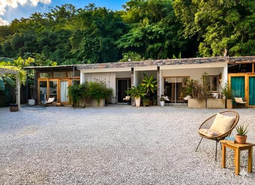 Residencia AKKMA - Autentico y dominicano con AC – khách sạn tại Cano Seco
