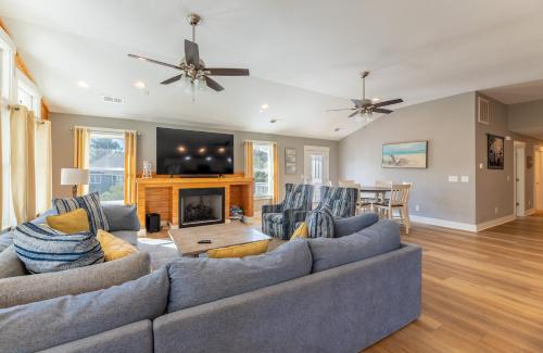 Angels' Abode - Corolla Village, 900 Ft to Beach Access, Elevator, Pool, Tiki Bar, Rec Room, Pool Ta in โคโรลลา (NC)