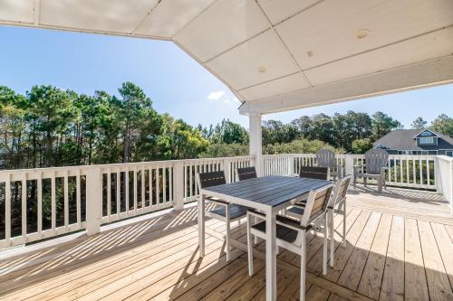 Angels' Abode - Corolla Village, 900 Ft to Beach Access, Elevator, Pool, Tiki Bar, Rec Room, Pool Ta in โคโรลลา (NC)