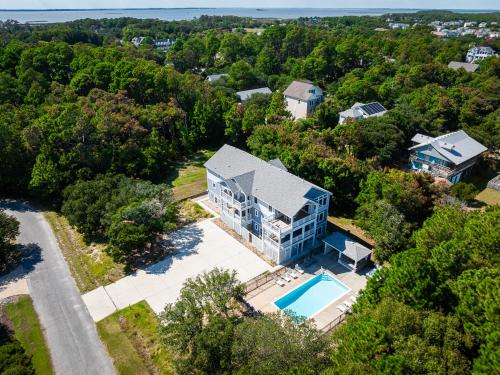 Angels' Abode - Corolla Village, 900 Ft to Beach Access, Elevator, Pool, Tiki Bar, Rec Room, Pool Ta in โคโรลลา (NC)