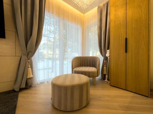 Mini Vilas Between Pines 150m to the Sea – khách sạn tại Giruliai
