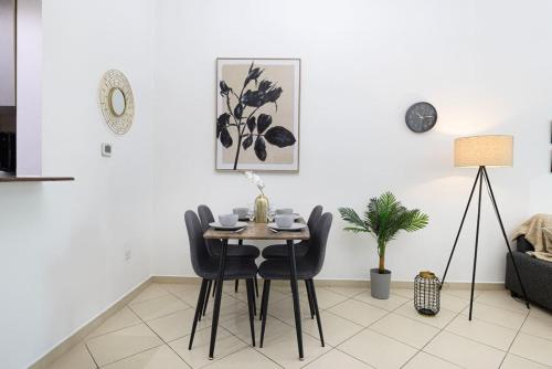 1Bedroom in Marina with Metro and Tram Access - image 11