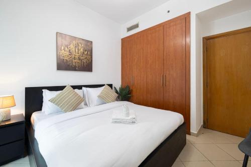 1Bedroom in Marina with Metro and Tram Access - image 7