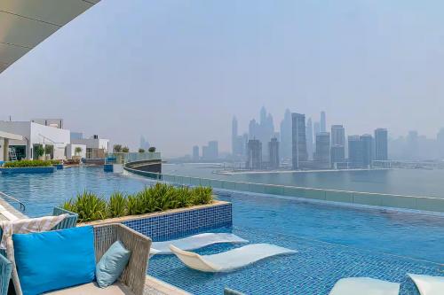 Luxury studio with beach and pool access. - main image