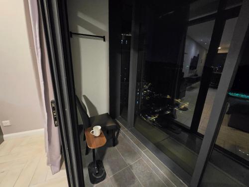 Free massage chair Netflix & PS4 (Muslim friendly) - Empire City Damansara Homestay by Lax My Homes - image 7