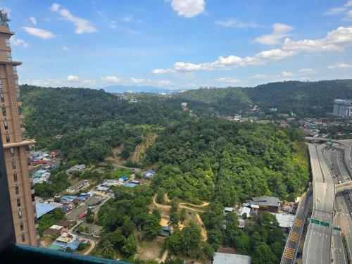 Free massage chair Netflix & PS4 (Muslim friendly) - Empire City Damansara Homestay by Lax My Homes - image 12