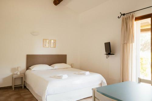 1 queen bed, 1 twin bed
