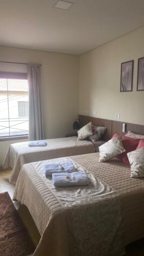 1 double bed, 1 twin bed
