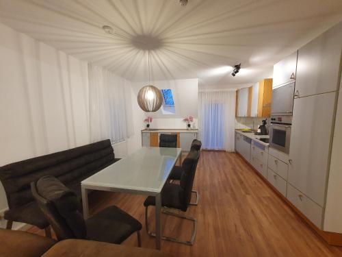 Létesítmények, 3-Zimmer-Wohnung, Küche, Bad nähe Bahnhof Mühlacker (3-Zimmer-Wohnung, Kuche, Bad nahe Bahnhof Muhlacker) in Mühlacker