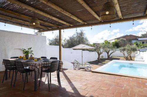 Casa Oliva Refugio Rural Contemporaneo in Cabeça Gorda