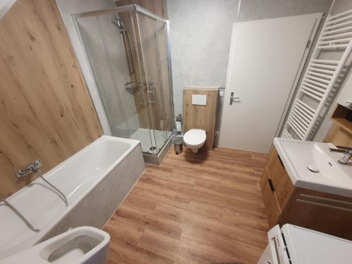 Zuhanyzó, 3-Zimmer-Wohnung, Küche, Bad nähe Bahnhof Mühlacker (3-Zimmer-Wohnung, Kuche, Bad nahe Bahnhof Muhlacker) in Mühlacker