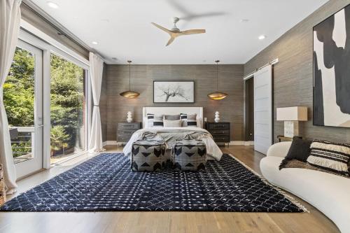 Luxe Modern 4 bdrm45bath w Private poolSleeps 8 in Lindridge-Martin Manor