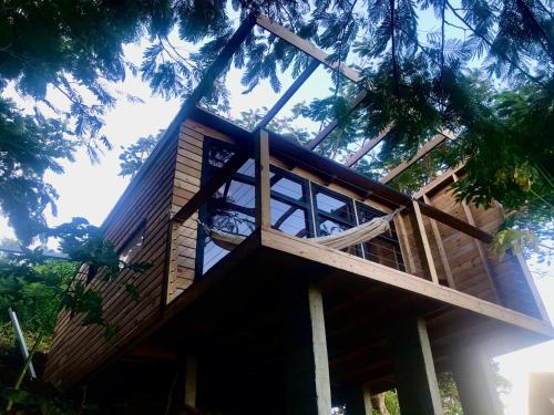 Ropes Retreat- Eco Cabin in เดอะโบกัส