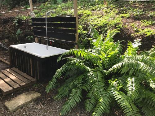 Ropes Retreat- Eco Cabin in เดอะโบกัส