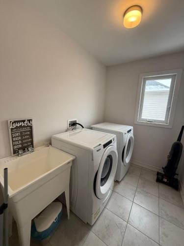 Charming Short-Term Stay Near Downtown Fergus & Elora Mill in Centre Wellington (ON)