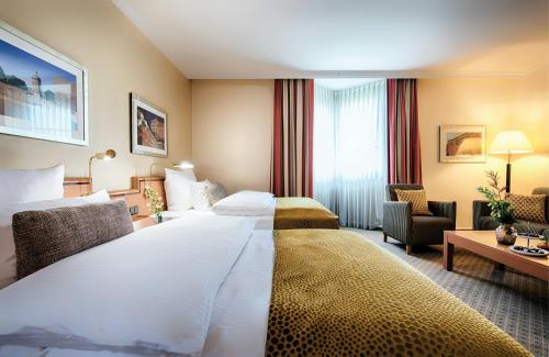 2 twin beds, 1 sofa bed