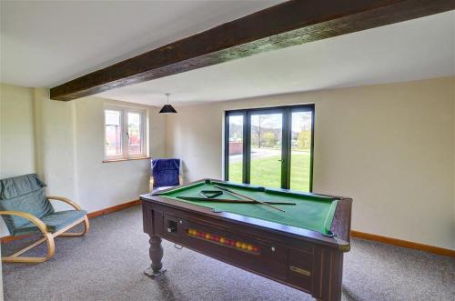 Iekārtas, 2 Bed in Llandinam oc-waa377 in Landinama