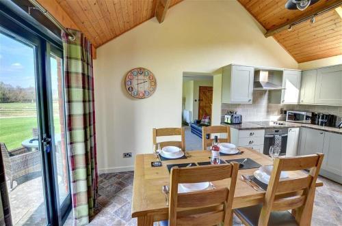 Iekārtas, 2 Bed in Llandinam oc-waa377 in Landinama