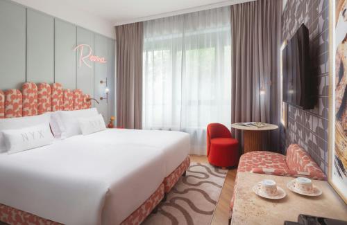 room detail thumbnail 1