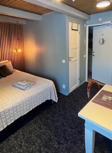 1 queen bed