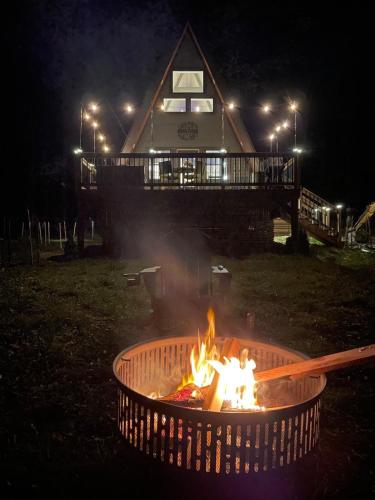 外部景觀, Newly Built A-Frame nestled in the woods in 聖約翰斯堡 (VT)