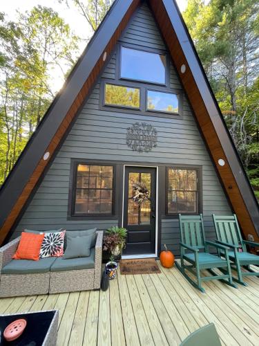 外部景觀, Newly Built A-Frame nestled in the woods in 聖約翰斯堡 (VT)