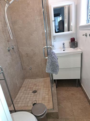 Bathroom, Charming 1 bedroom apt in Beverly Hills in Beverly Hills