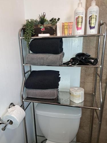 Bathroom, Charming 1 bedroom apt in Beverly Hills in Beverly Hills