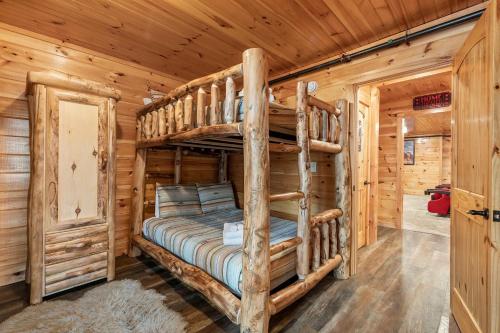 6 bedroom 10 Bed Chalet with Theatre Gameroom Community Pool and Tennis Courts - image 3