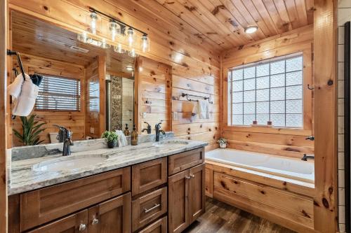 6 bedroom 10 Bed Chalet with Theatre Gameroom Community Pool and Tennis Courts - image 4
