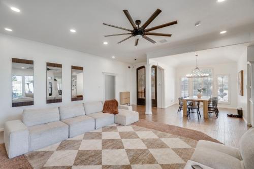5 Mi to Dtwn Odessa: Modern Home! – khách sạn tại Odessa