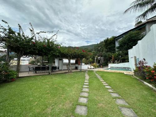 Carnival with Pool, Sea View and Gourmet Area – khách sạn tại Guaratiba