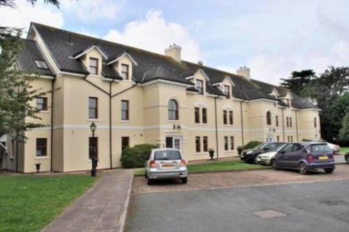 Buitenkant, The Elms Apartments in Ramsey