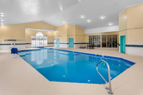 Country Inn & Suites by Radisson Beckley WV - image 10