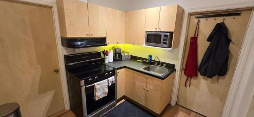 Private Guest Suite with 2 Rooms, Pool, Lake Access in 德拉吉湖