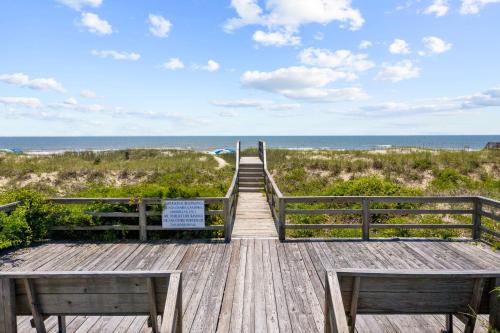 HB242 Captain's Villa 6-B in Holden Beach (NC)