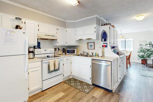 HB242 Captain's Villa 6-B in Holden Beach (NC)