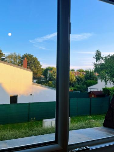 12pers -2 appart - Gare 8min à Pied - 15' Parc Disney et 20' Paris - Parking x3 (12pers -2 appart - Gare 8min a Pied - 15' Parc Disney et 20' Paris - Parking x3) in Ноазиел