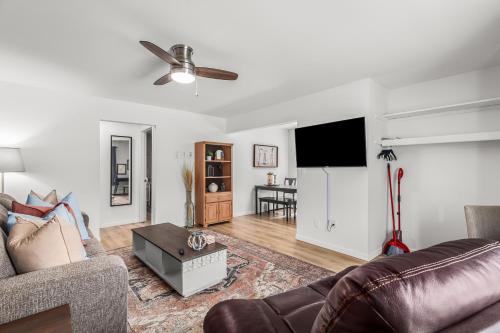 Bright & Spacious 2 Bedroom, Quiet in Mount Clemens, USA