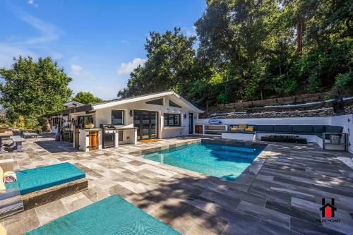 Resort Feel I Breathtaking Mountain Scenery I Pool in Malibu, USA