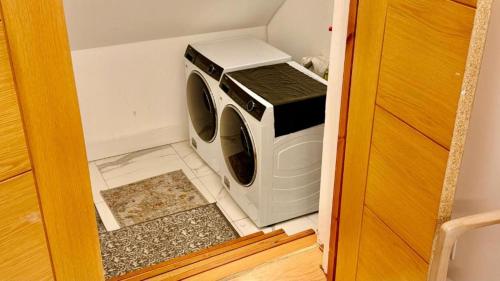 3A Golders Green London 3