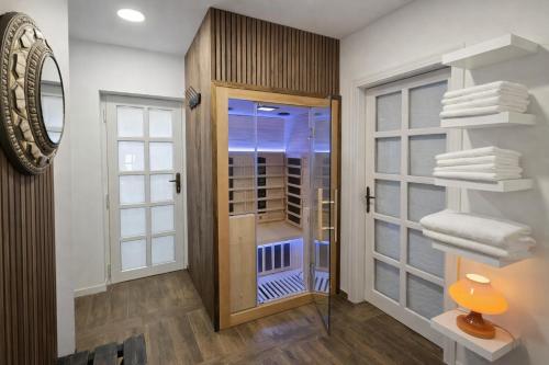 Sauna, Jevany Four Bedroom Luxury Villa by the Lake with Infrasauna and Grill in Jevany