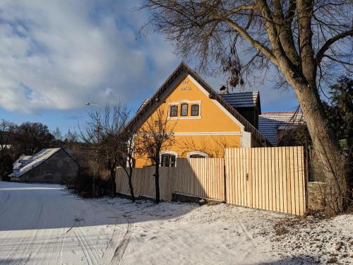 Viesnīcas āriene, Jevany Four Bedroom Luxury Villa by the Lake with Infrasauna and Grill in Jevany