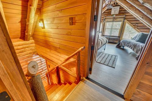 Motorsports, Lake Days and Hikes! Cabin in Waterfall in 布里茲伍德