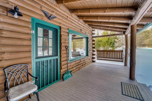 Motorsports, Lake Days and Hikes! Cabin in Waterfall in 布里茲伍德