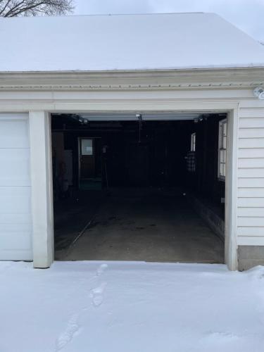 Cozy Apartment w Garage in Salem (OH)